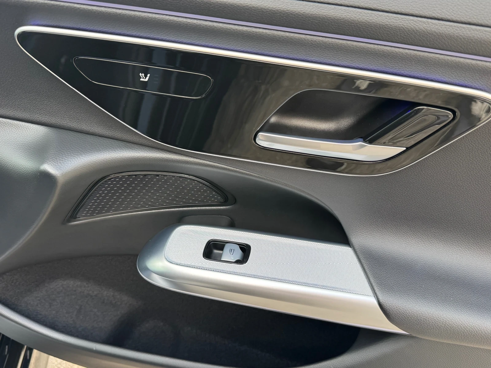 Mercedes-Benz E 220 220CDI-Mild HYBRID, снимка 15 - Автомобили и джипове - 54918987