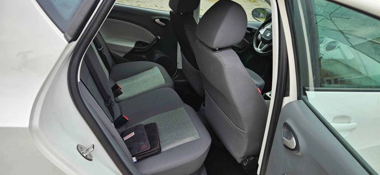 Seat Ibiza 1.6i!!! АВТОМАТ , снимка 7 - Автомобили и джипове - 55013788