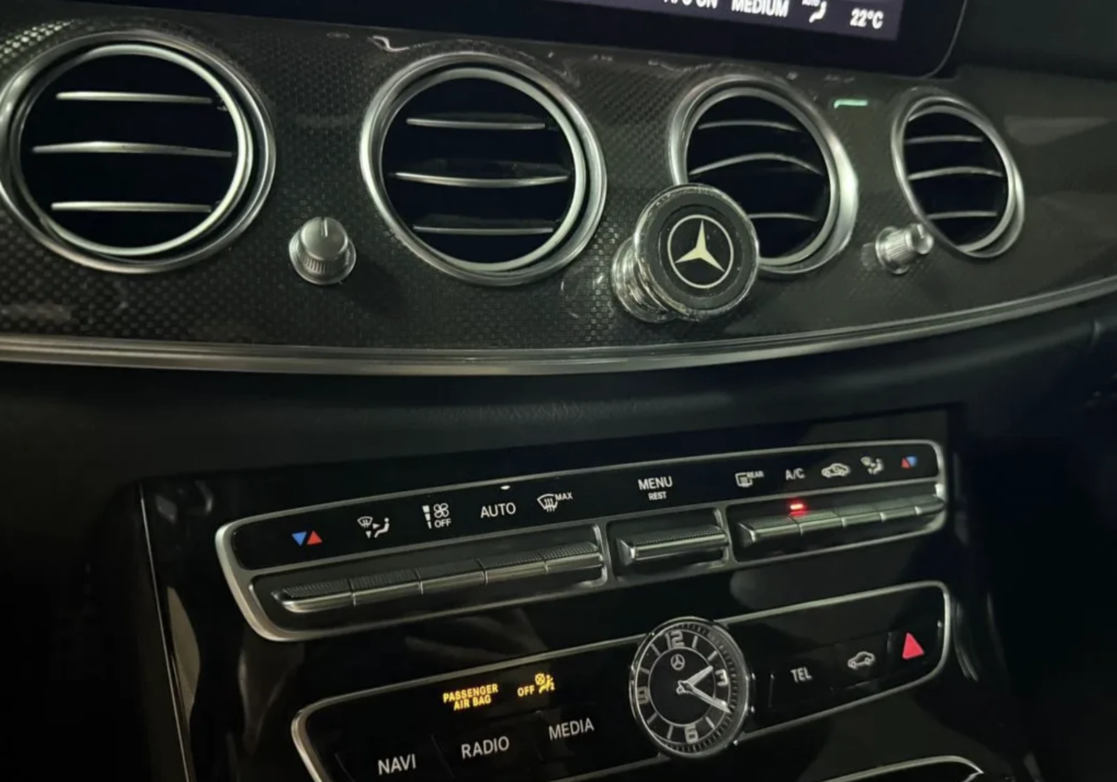 Mercedes-Benz E 43 AMG BURMESTER /360 КАМЕРИ/ ОБДУХ / ПАНО /HUD, снимка 12 - Автомобили и джипове - 55325731