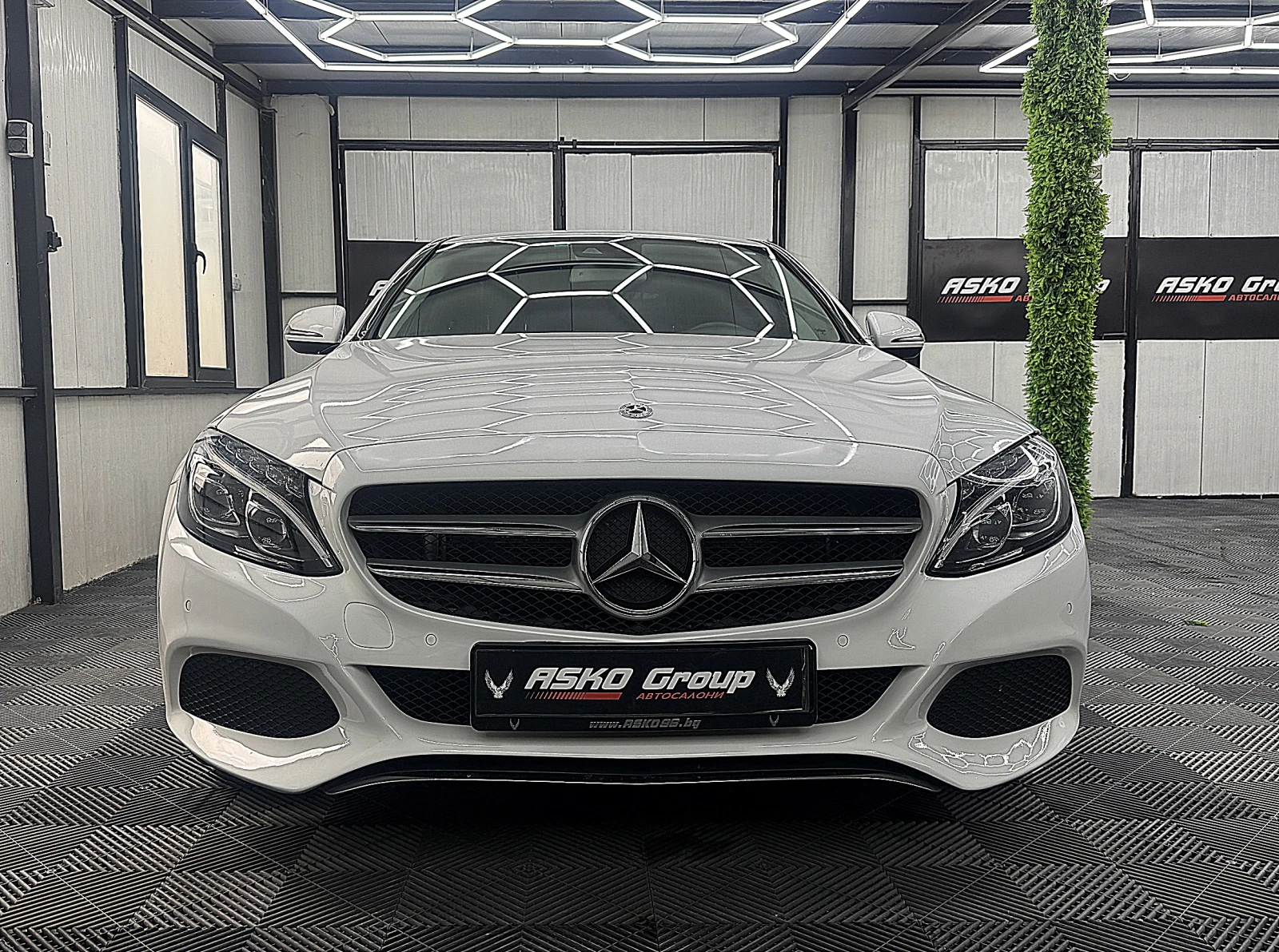 Mercedes-Benz C 220 KeylessGo/Kamera/AMG-line/СОБСТВЕН ЛИЗИНГ, снимка 2 - Автомобили и джипове - 55406851
