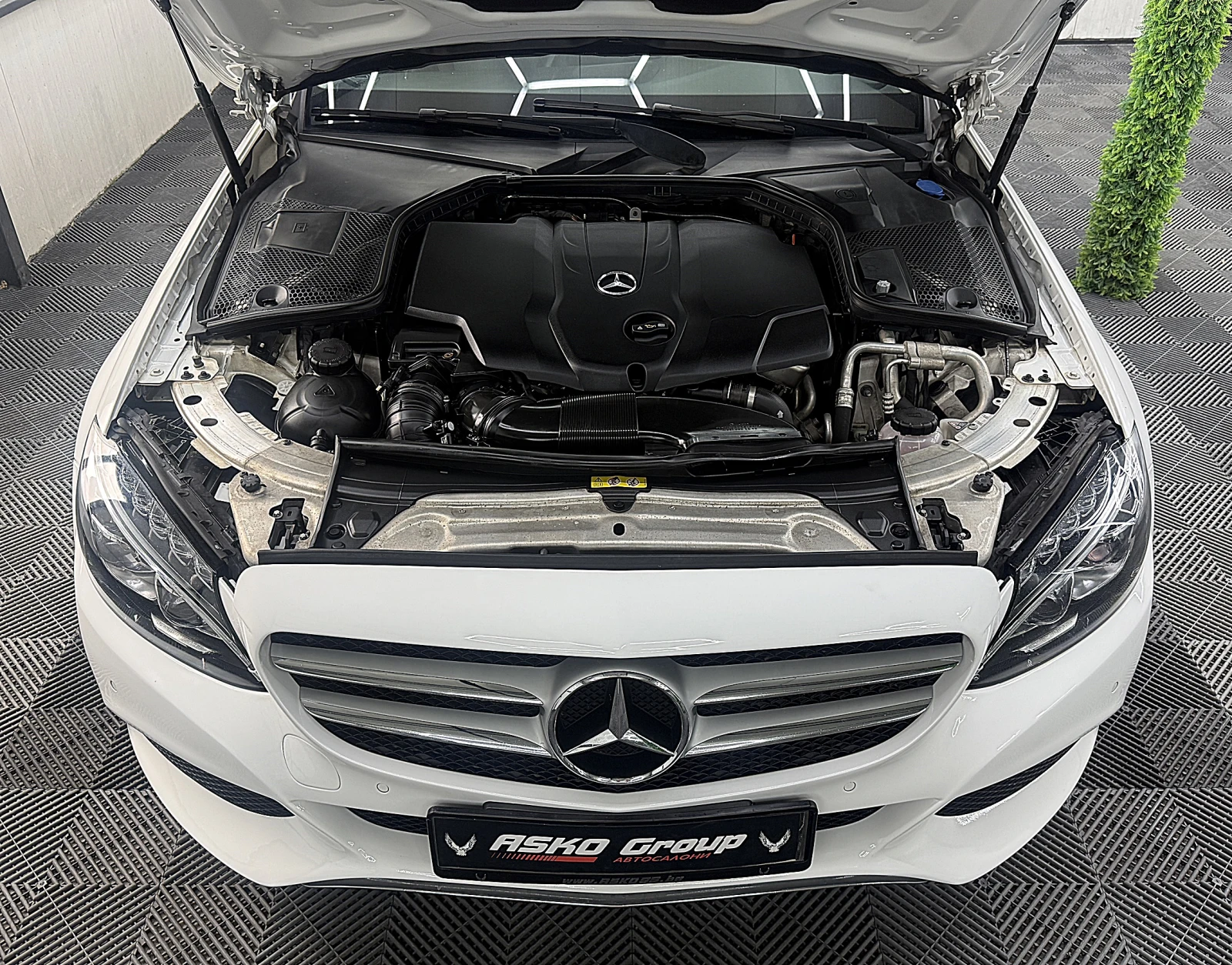 Mercedes-Benz C 220 KeylessGo/Kamera/AMG-line/СОБСТВЕН ЛИЗИНГ, снимка 17 - Автомобили и джипове - 55406851