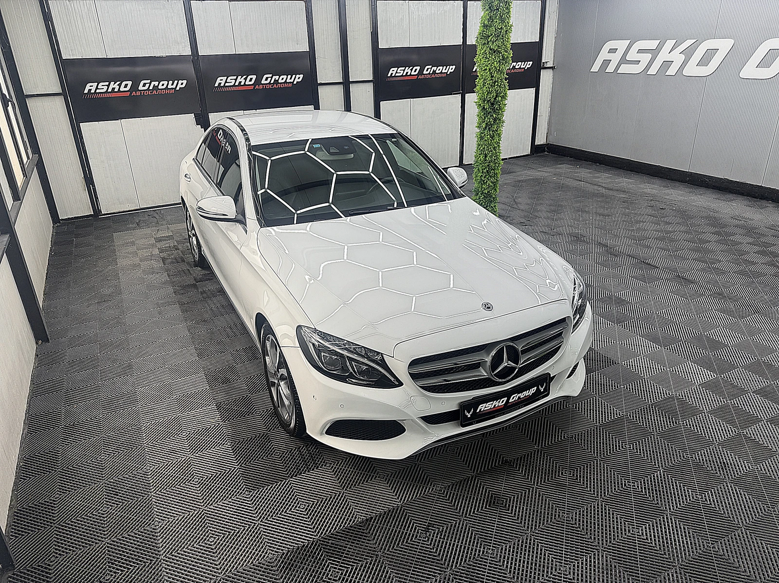 Mercedes-Benz C 220 KeylessGo/Kamera/AMG-line/СОБСТВЕН ЛИЗИНГ, снимка 7 - Автомобили и джипове - 55406851