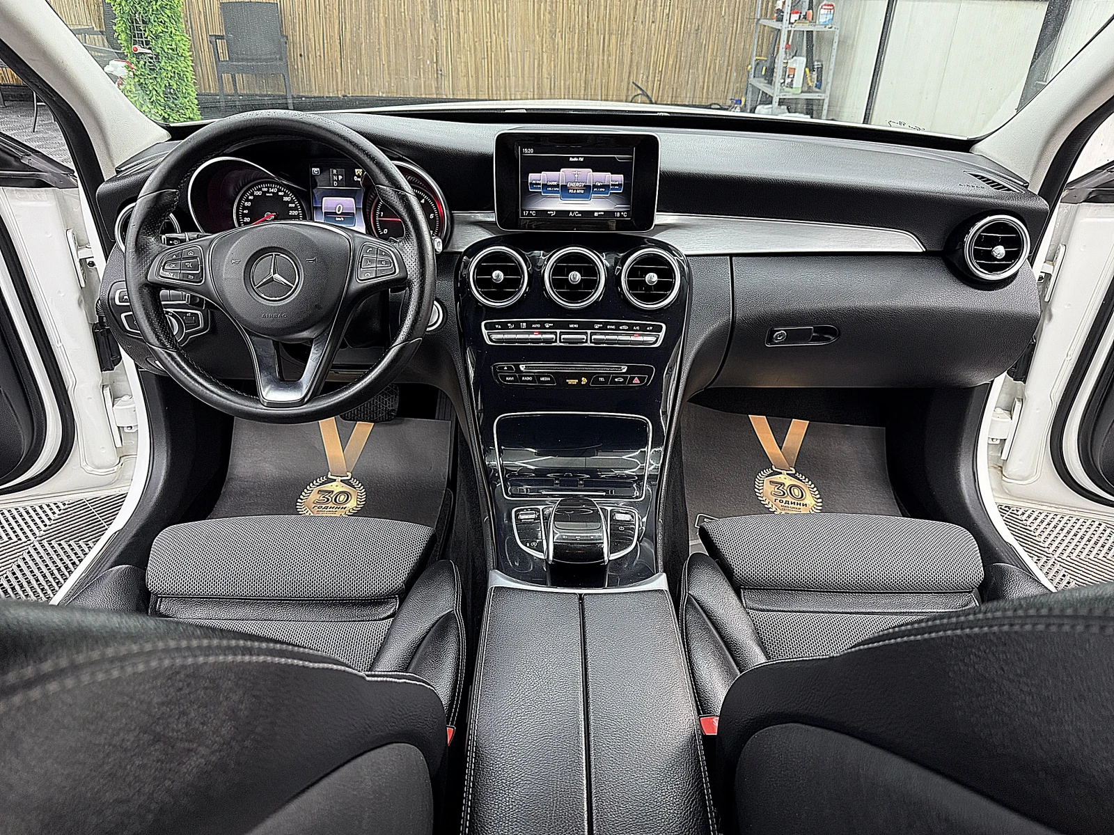 Mercedes-Benz C 220 KeylessGo/Kamera/AMG-line/СОБСТВЕН ЛИЗИНГ, снимка 16 - Автомобили и джипове - 55406851