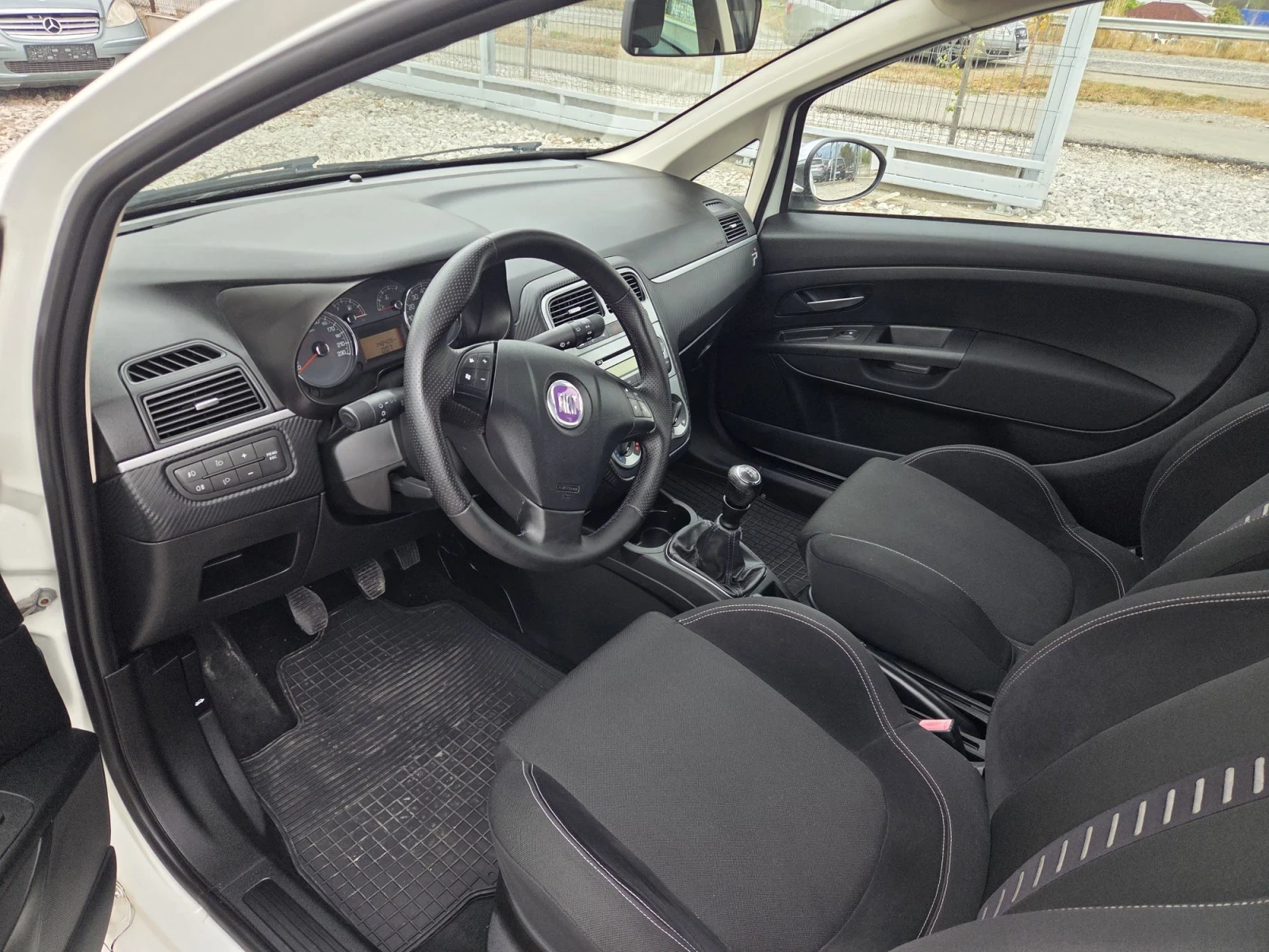 Fiat Punto 1.4 TURBO* klima* , снимка 11 - Автомобили и джипове - 56242815