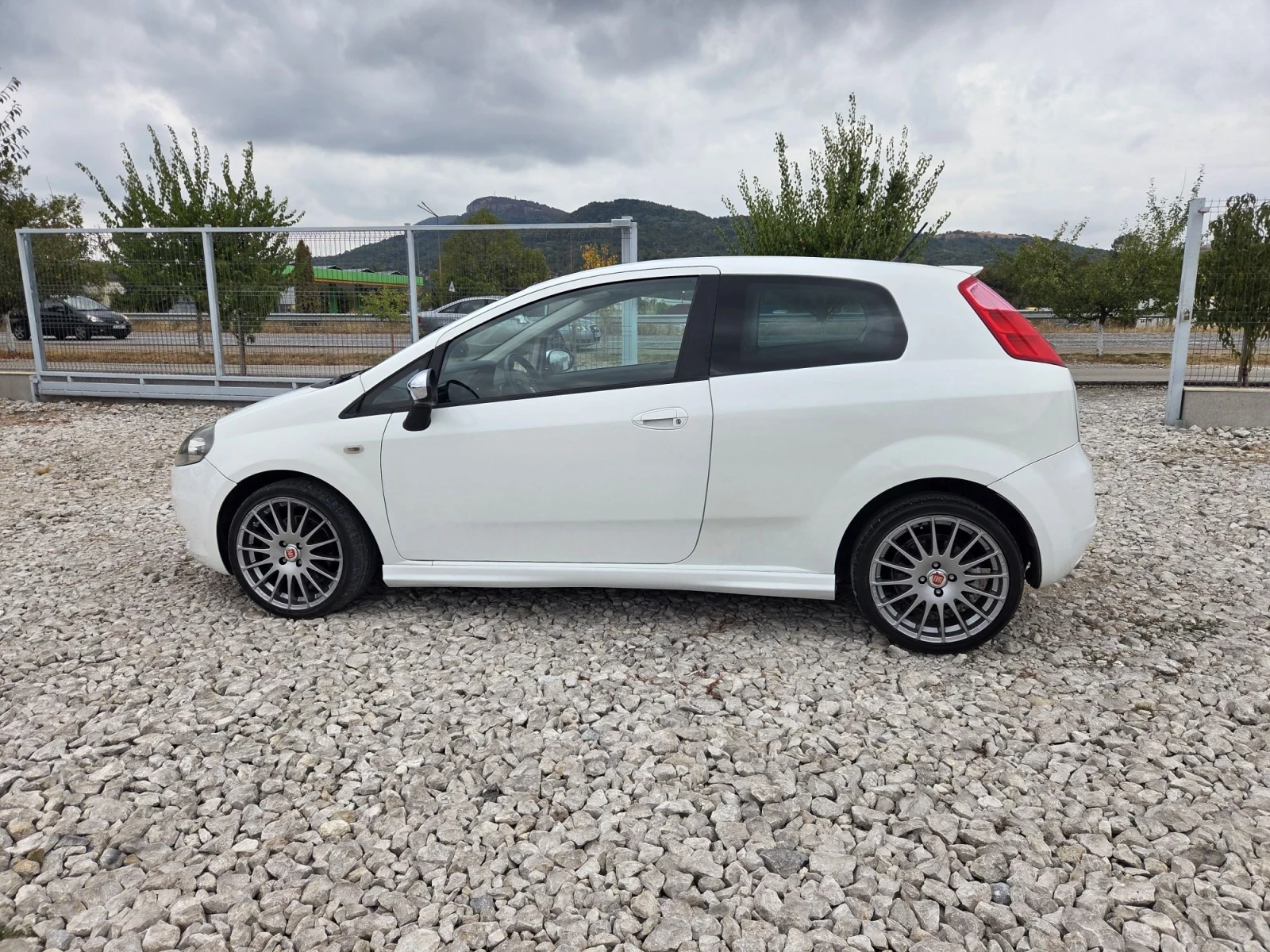 Fiat Punto 1.4 TURBO* klima* , снимка 8 - Автомобили и джипове - 56242815