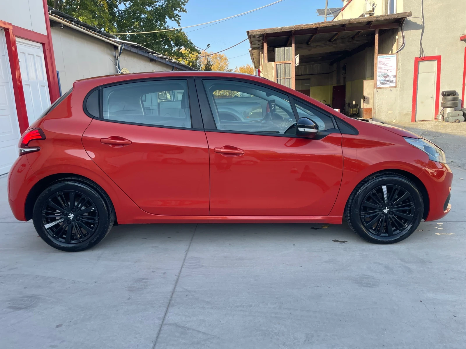 Peugeot 208 1.2  facelift, снимка 4 - Автомобили и джипове - 56442712