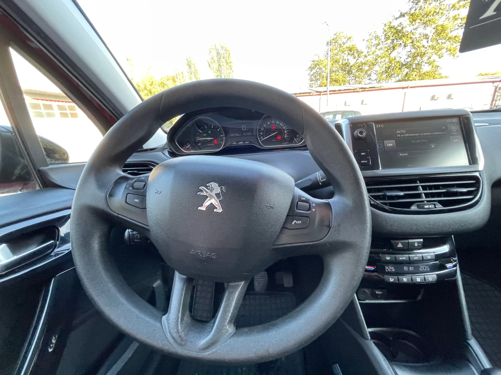 Peugeot 208 1.2  facelift, снимка 16 - Автомобили и джипове - 56442712