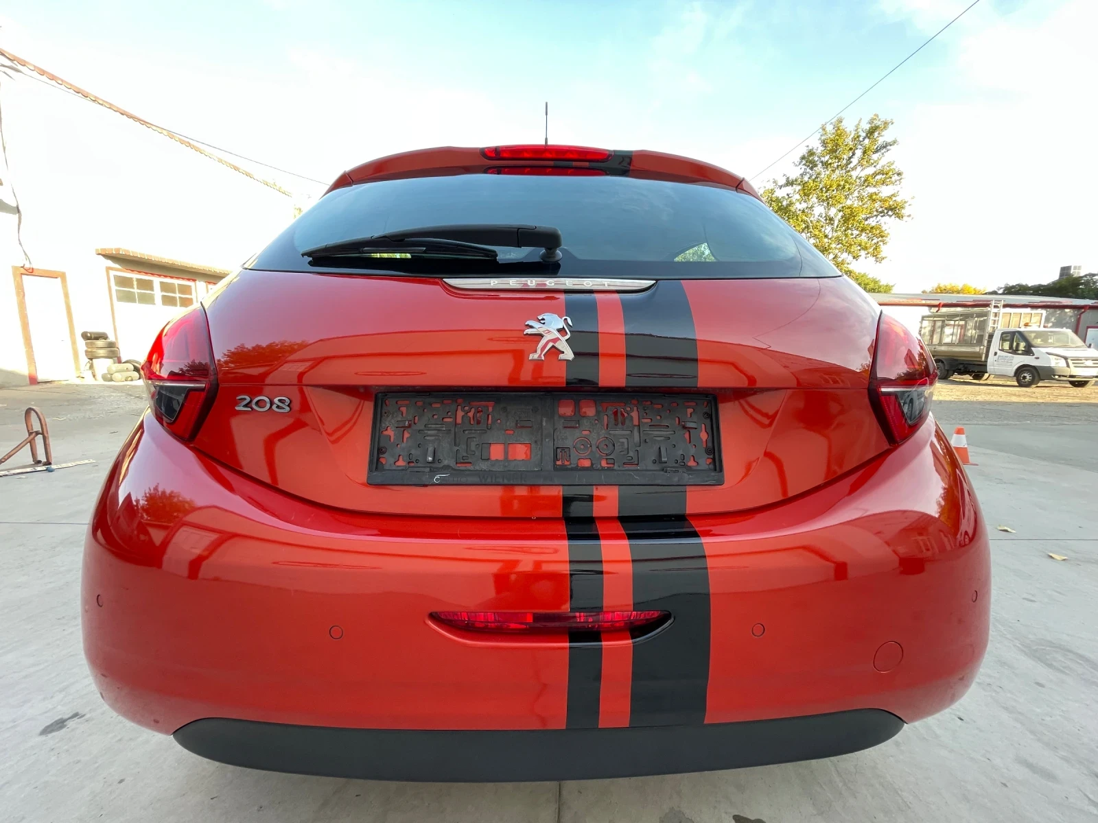 Peugeot 208 1.2  facelift, снимка 13 - Автомобили и джипове - 56442712