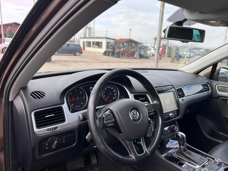 VW Touareg 3.0TDI QUATTRO AVTOMAT/NAVI/PANORAMA, снимка 12 - Автомобили и джипове - 49362765