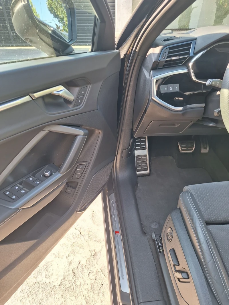 Audi Q3 Sportback 2.0 TFSI QUATTRO S line / 360 / Black edition , снимка 11 - Автомобили и джипове - 52884049