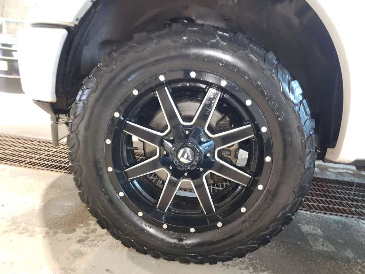 Ford F150 PLATINUM CREW/CARFAX/2Keys/Кожа/Телевизори/Пано, снимка 16 - Автомобили и джипове - 53715543