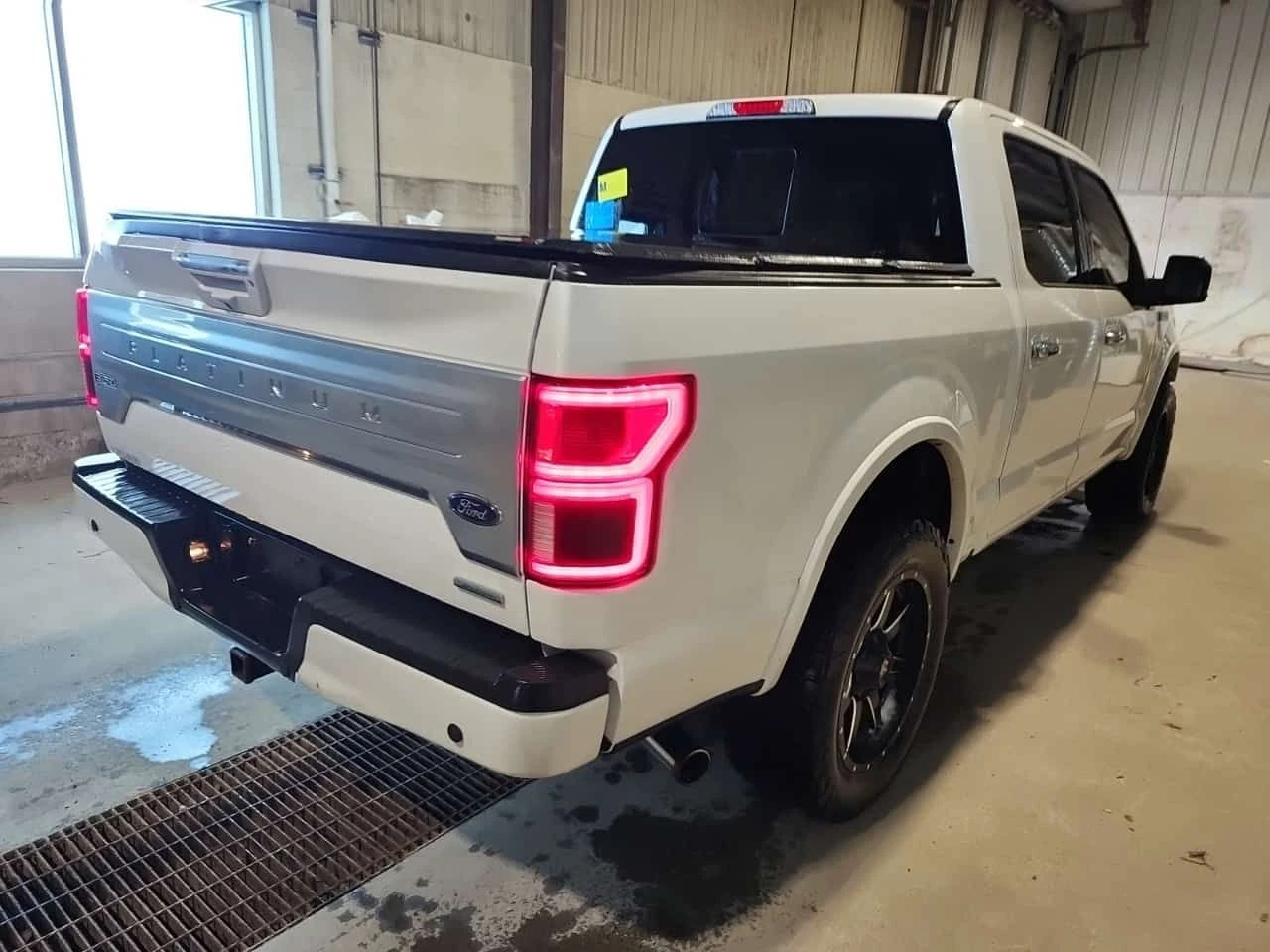 Ford F150 PLATINUM CREW/CARFAX/2Keys/Кожа/Телевизори/Пано, снимка 3 - Автомобили и джипове - 53715543