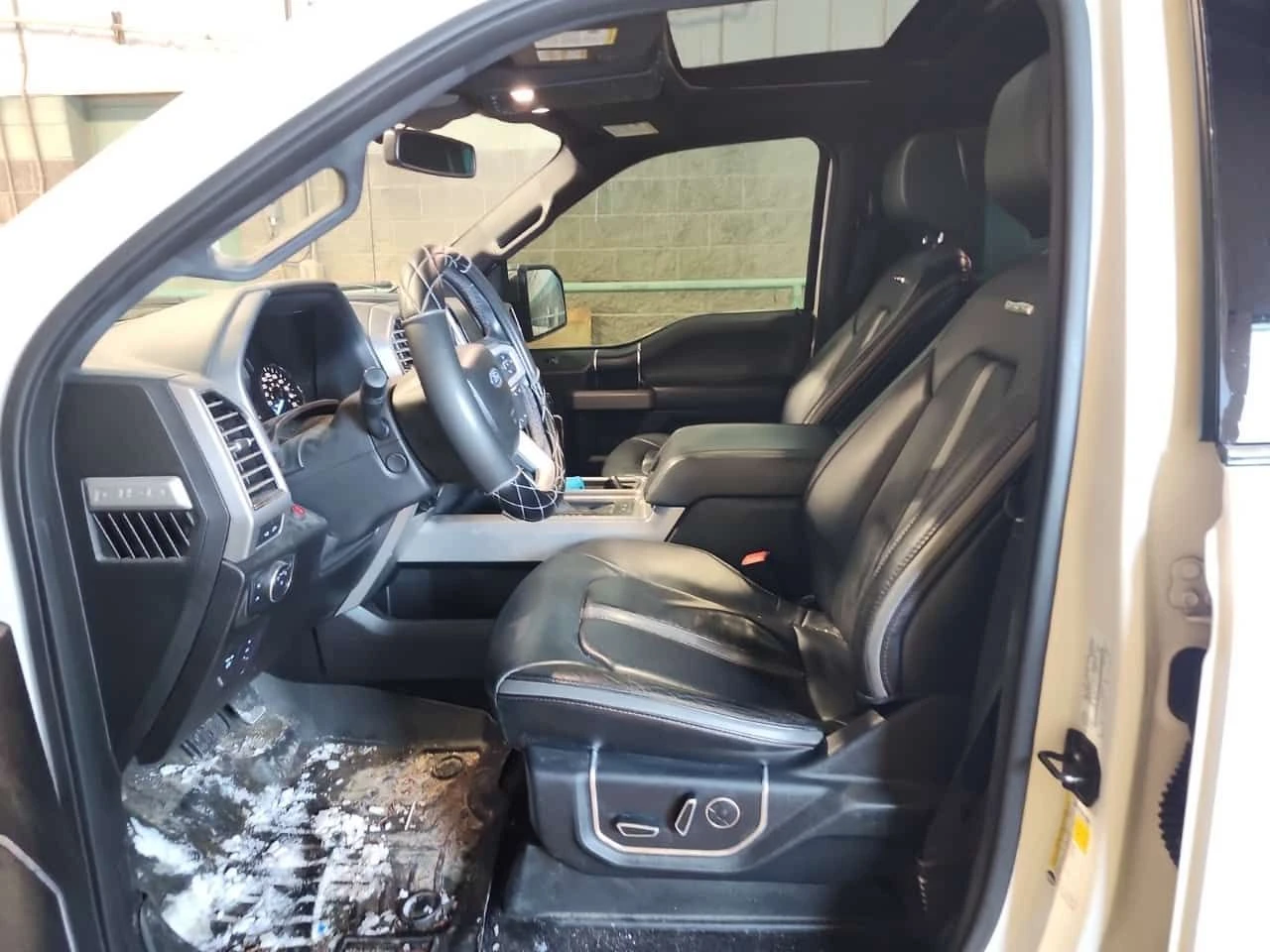 Ford F150 PLATINUM CREW/CARFAX/2Keys/Кожа/Телевизори/Пано, снимка 5 - Автомобили и джипове - 53715543