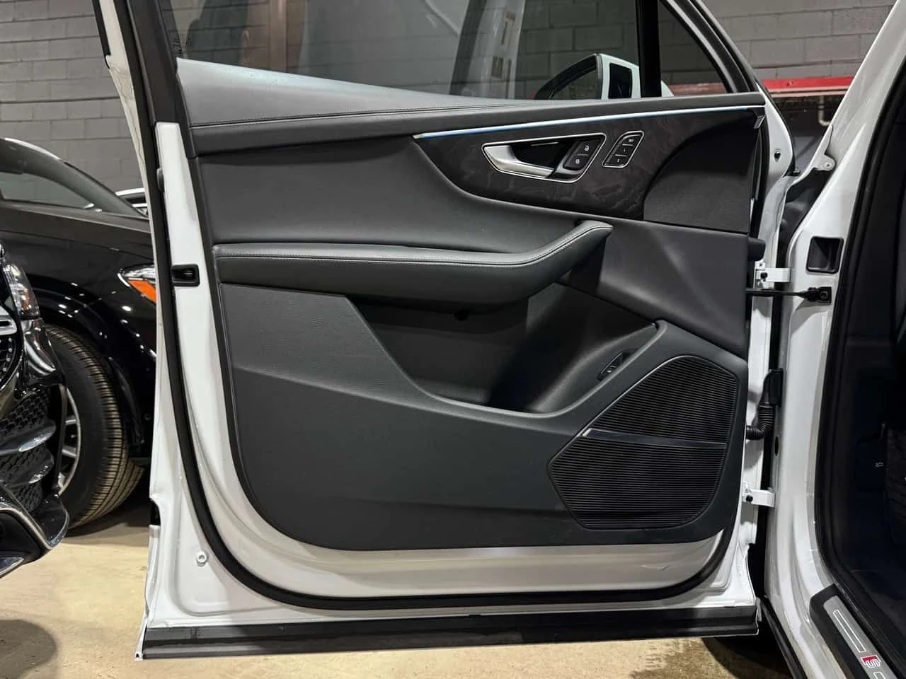 Audi Q7 S Line Technik Black Optics CARFAX, снимка 12 - Автомобили и джипове - 54092406