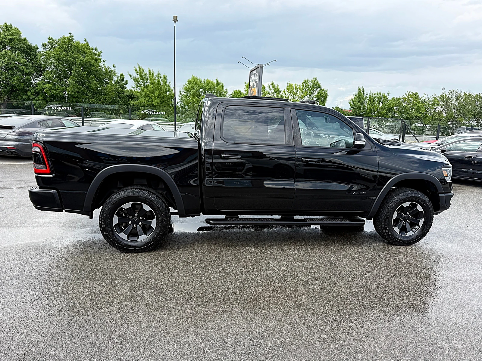 Dodge RAM 1500 5.7HAMI-REBEL-НА ВЪЗДУХ-ПАНОРАМА-КАМЕРА-LED-XENON!, снимка 6 - Автомобили и джипове - 54588510