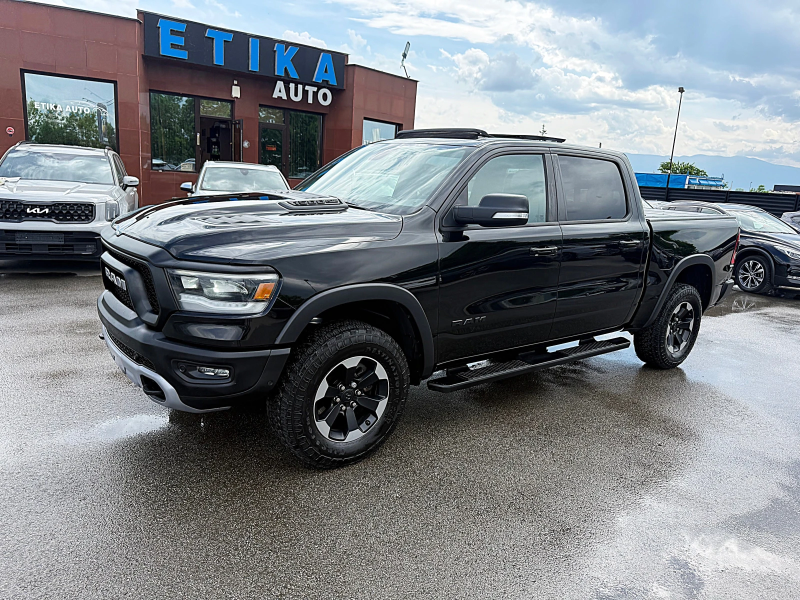 Dodge RAM 1500 5.7HAMI-REBEL-НА ВЪЗДУХ-ПАНОРАМА-КАМЕРА-LED-XENON!, снимка 3 - Автомобили и джипове - 54588510