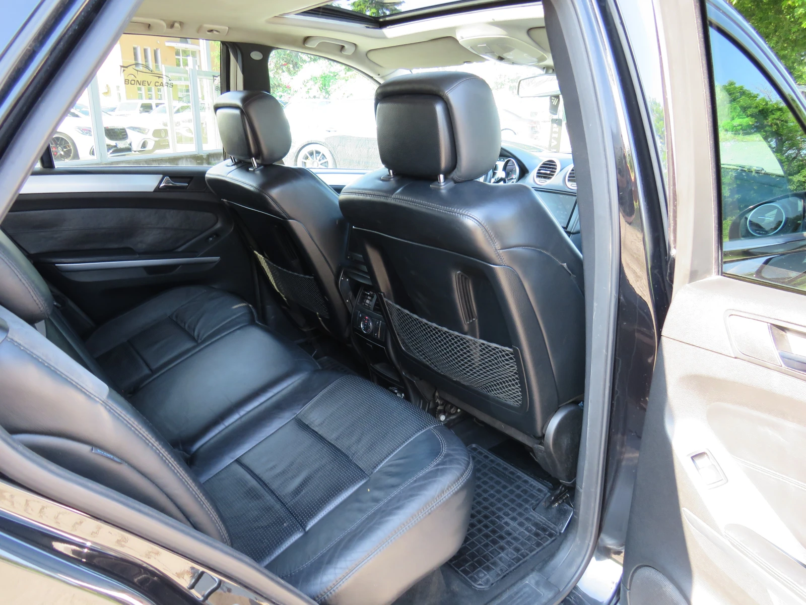 Mercedes-Benz ML 63 AMG * V8 ГАЗ/БЕНЗИН KEYLESS РЕГИСТРИРАН* , снимка 11 - Автомобили и джипове - 54787303