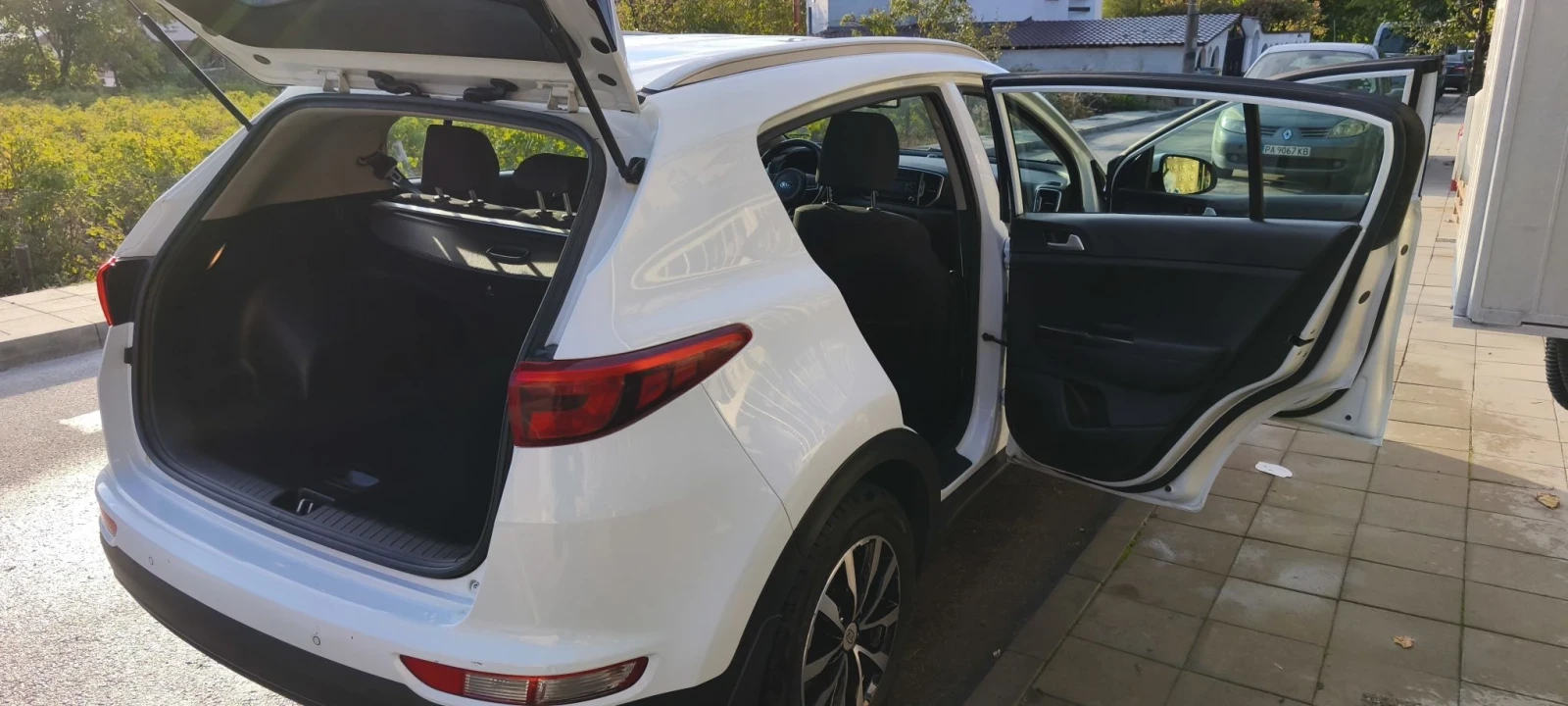 Kia Sportage, снимка 6 - Автомобили и джипове - 56640803