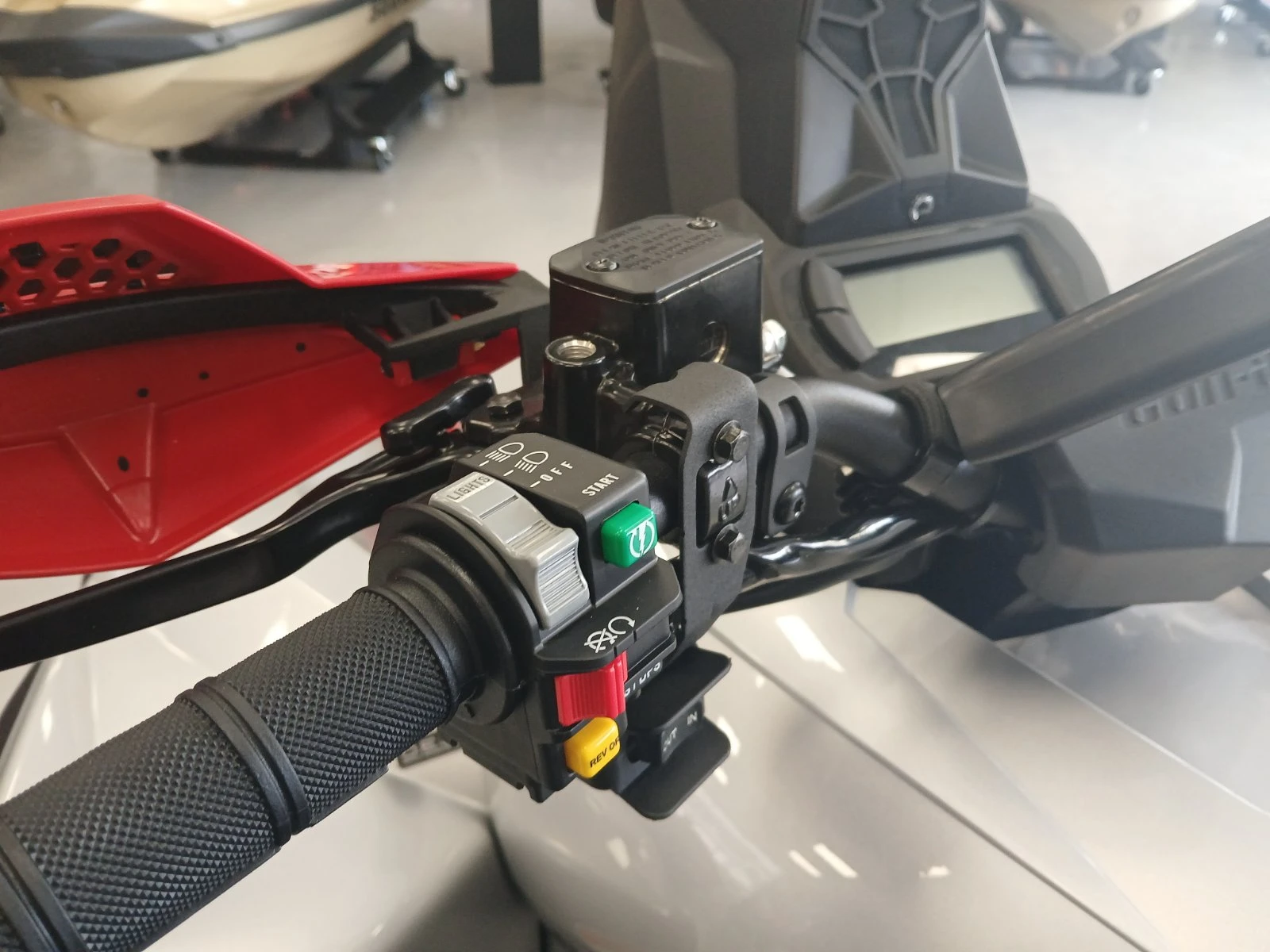 Can-Am Renеgade RENEGADE X MR 1000R - изображение 6