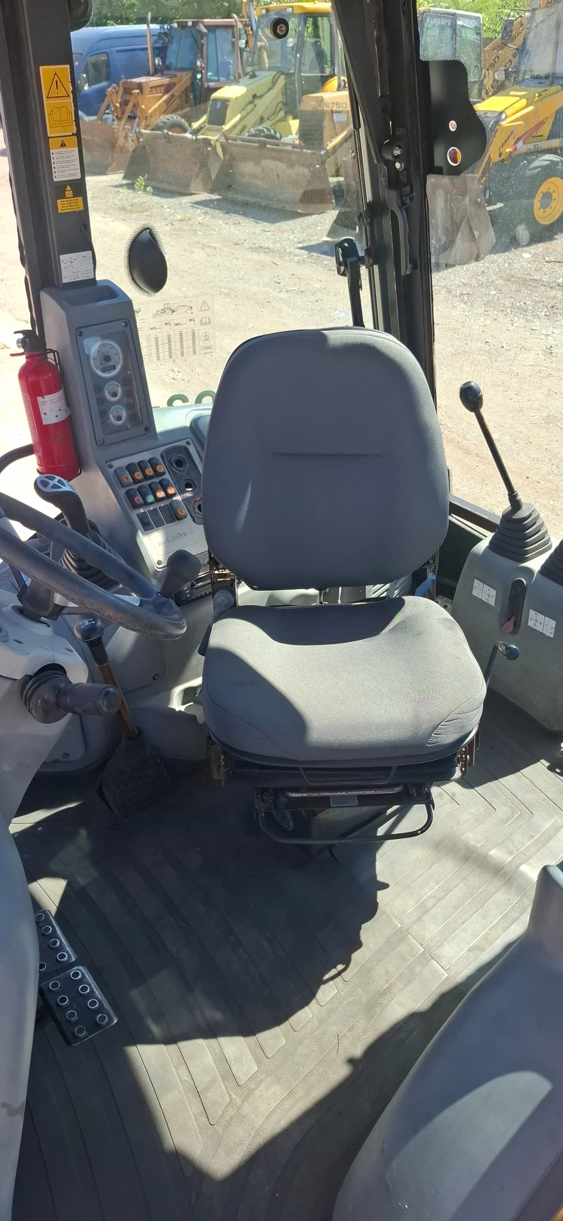 Багер Komatsu 93R , снимка 5 - Индустриална техника - 56084575