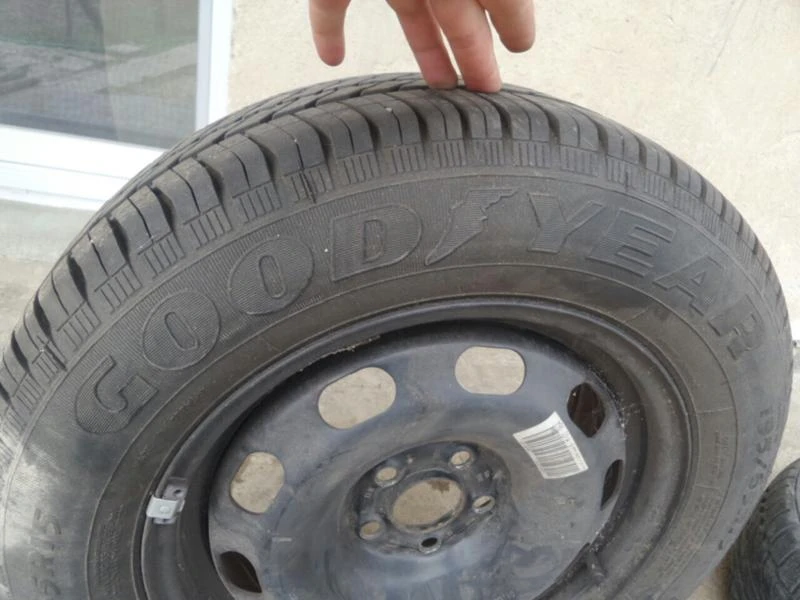 Гуми с джанти Goodyear 195/65R15, снимка 2 - Гуми и джанти - 17721429