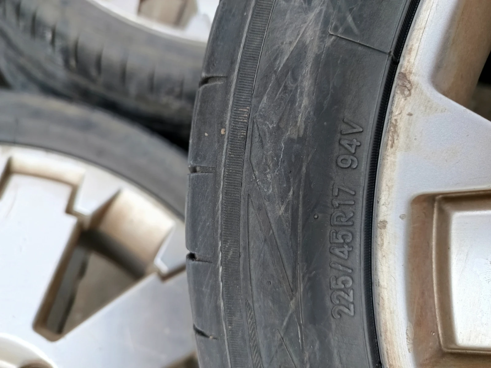 Гуми с джанти Toyo 225/45R17, снимка 2 - Гуми и джанти - 54768099