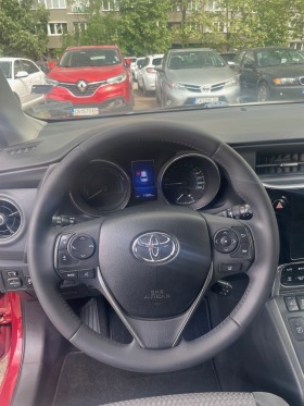 Toyota Auris, снимка 11 - Автомобили и джипове - 45320779