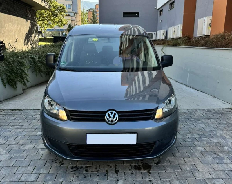 VW Caddy 1.2i, снимка 1 - Автомобили и джипове - 47369182