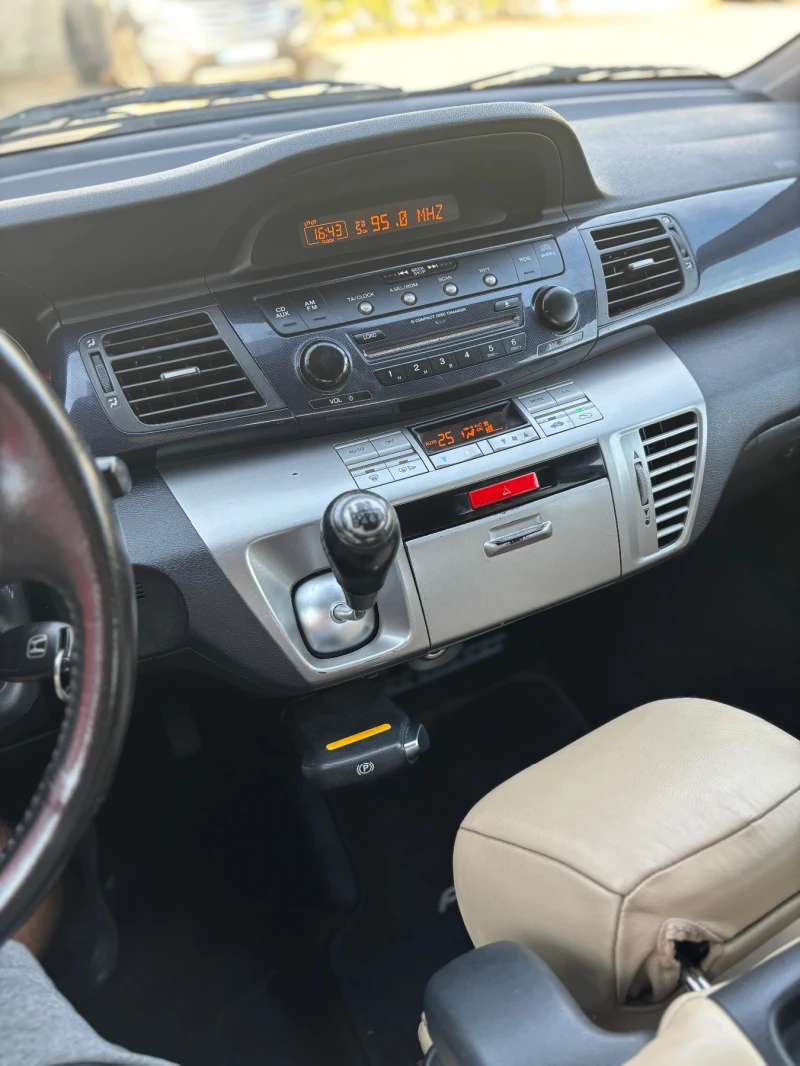 Honda Fr-v 1.8, снимка 12 - Автомобили и джипове - 47510950