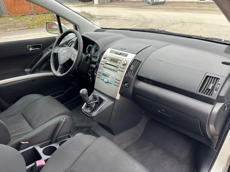 Toyota Corolla verso 2.0D4d Италия, снимка 13 - Автомобили и джипове - 47980663