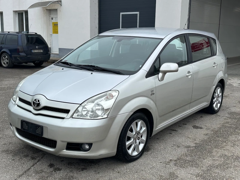 Toyota Corolla verso 2.0D4d Италия, снимка 1 - Автомобили и джипове - 47980663