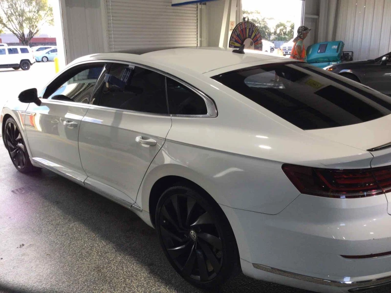 VW Arteon SEL R-Line* Keyless* Climate Control* Шибедах* Под, снимка 3 - Автомобили и джипове - 48996225