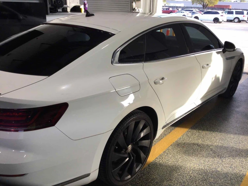 VW Arteon SEL R-Line* Keyless* Climate Control* Шибедах* Под, снимка 5 - Автомобили и джипове - 48996225