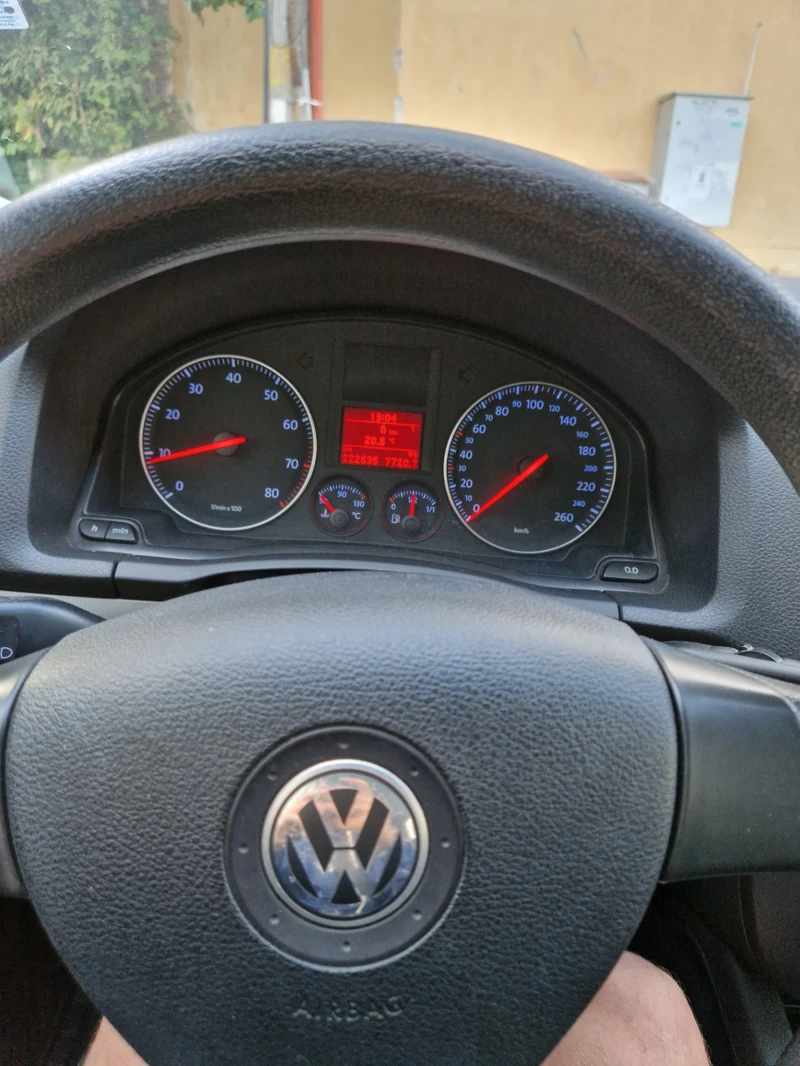 VW Golf 5, снимка 8 - Автомобили и джипове - 49184072