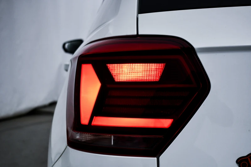 VW Polo 1.0I 95 kc. 2г.ГАРАНЦИЯ, снимка 9 - Автомобили и джипове - 49680391