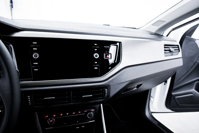 VW Polo 1.0I 95 kc. 2г.ГАРАНЦИЯ, снимка 14 - Автомобили и джипове - 49680391