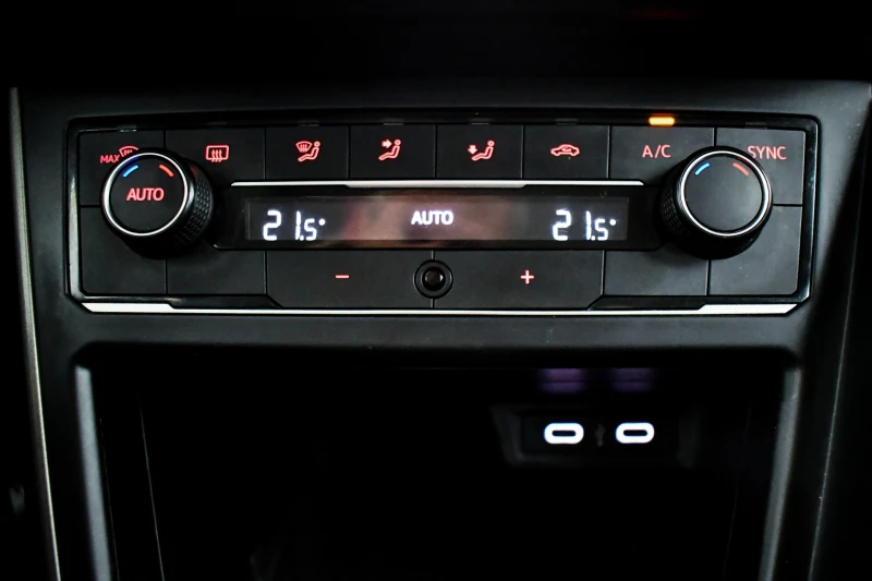 VW Polo 1.0I 95 kc. 2г.ГАРАНЦИЯ, снимка 12 - Автомобили и джипове - 49680391