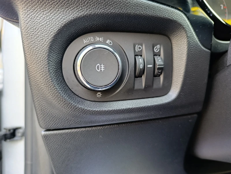 Opel Corsa 1.2  100hp  Edition + 10" Media , снимка 13 - Автомобили и джипове - 51354765