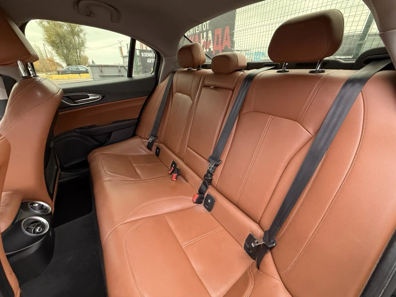 Alfa Romeo Giulia 2.0T* RWD, снимка 10 - Автомобили и джипове - 52460122