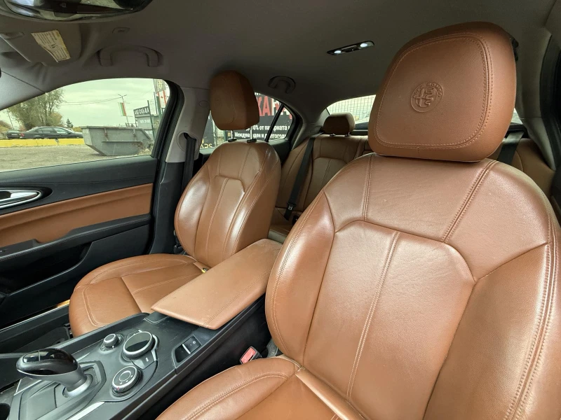 Alfa Romeo Giulia 2.0T* RWD, снимка 9 - Автомобили и джипове - 52460122