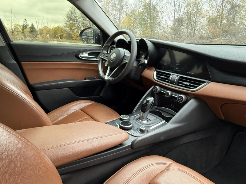 Alfa Romeo Giulia 2.0T* RWD, снимка 7 - Автомобили и джипове - 52460122