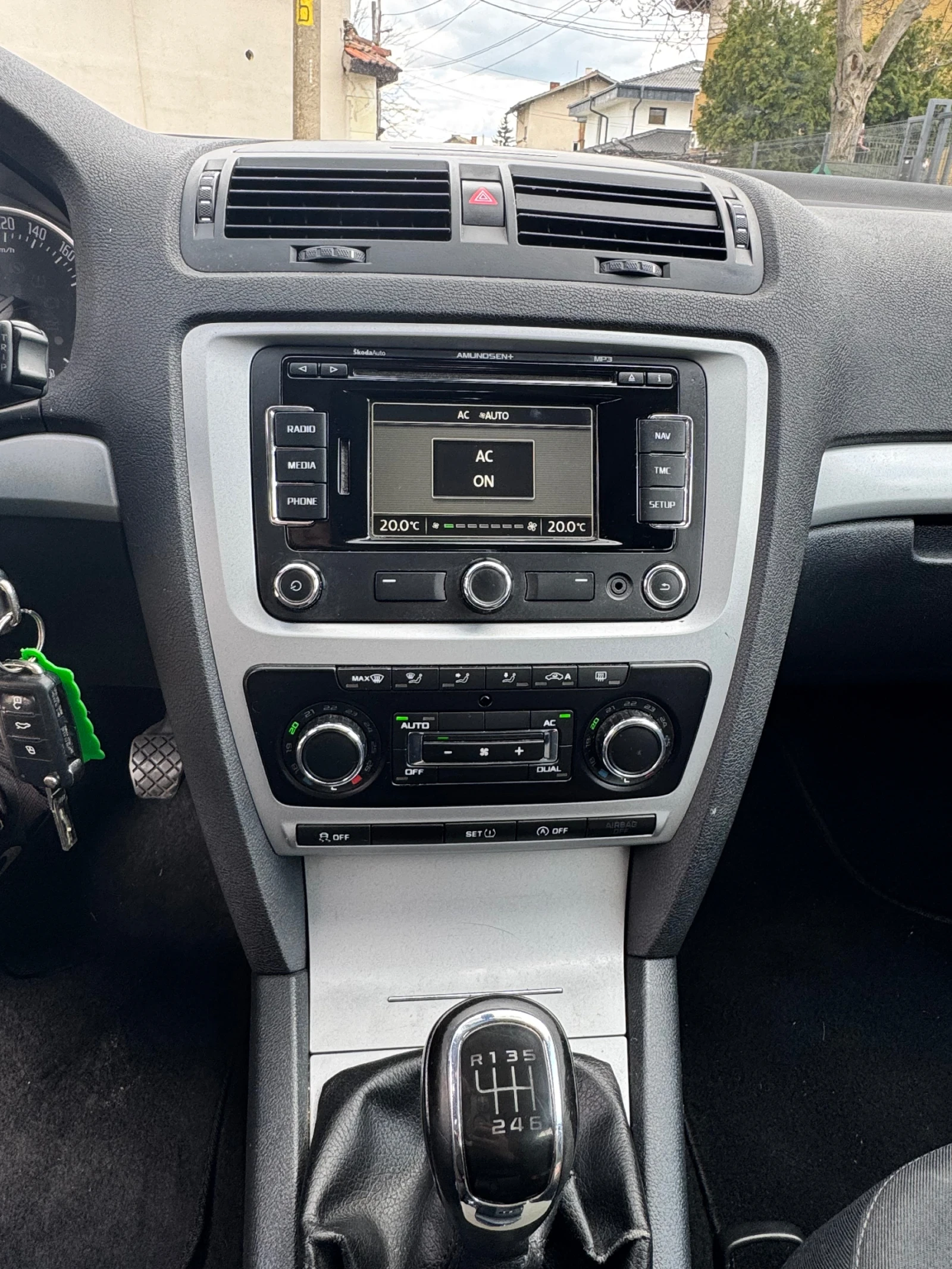 Skoda Octavia 1.4 TSI Euro5, снимка 9 - Автомобили и джипове - 54296936