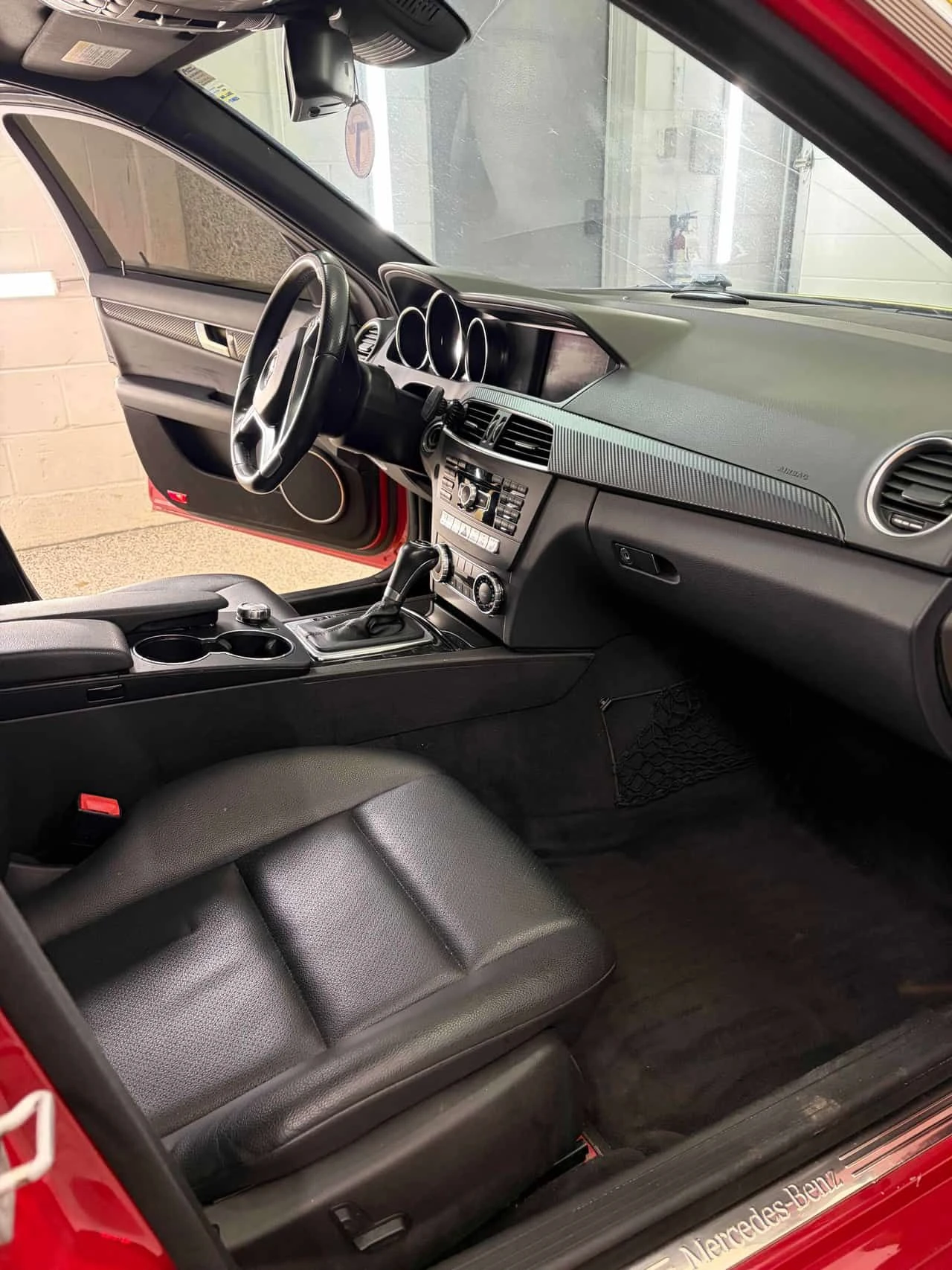 Mercedes-Benz C 300 * CARFAX * ЦЕНА ДО БГ, снимка 13 - Автомобили и джипове - 54378787