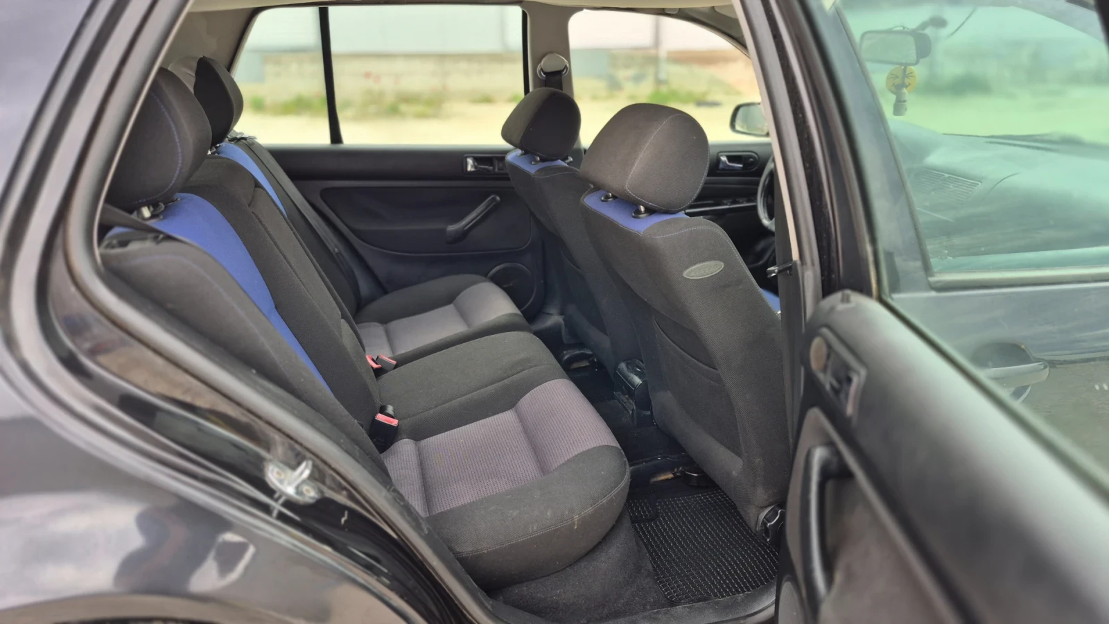 VW Golf 1.9 TDI/90* * * , снимка 11 - Автомобили и джипове - 54649959