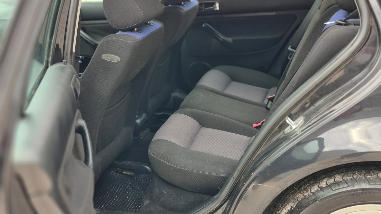VW Golf 1.9 TDI/90* * * , снимка 9 - Автомобили и джипове - 54649959