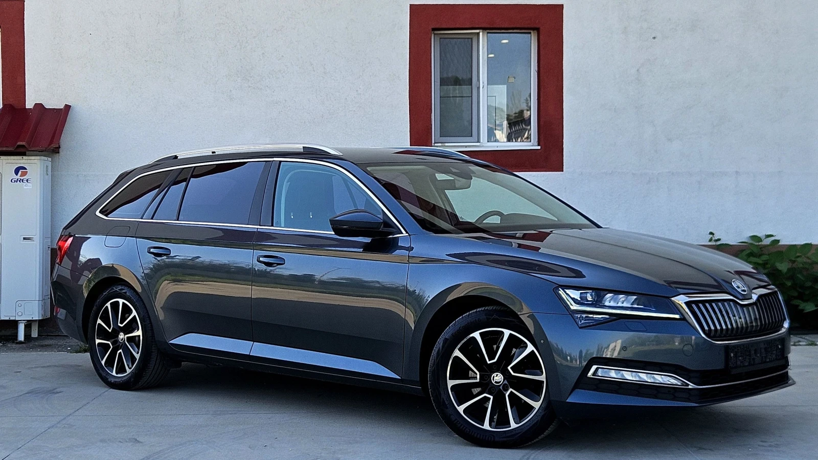 Skoda Superb Digital, AmbientLight, Crystal Lighting , снимка 2 - Автомобили и джипове - 54983537