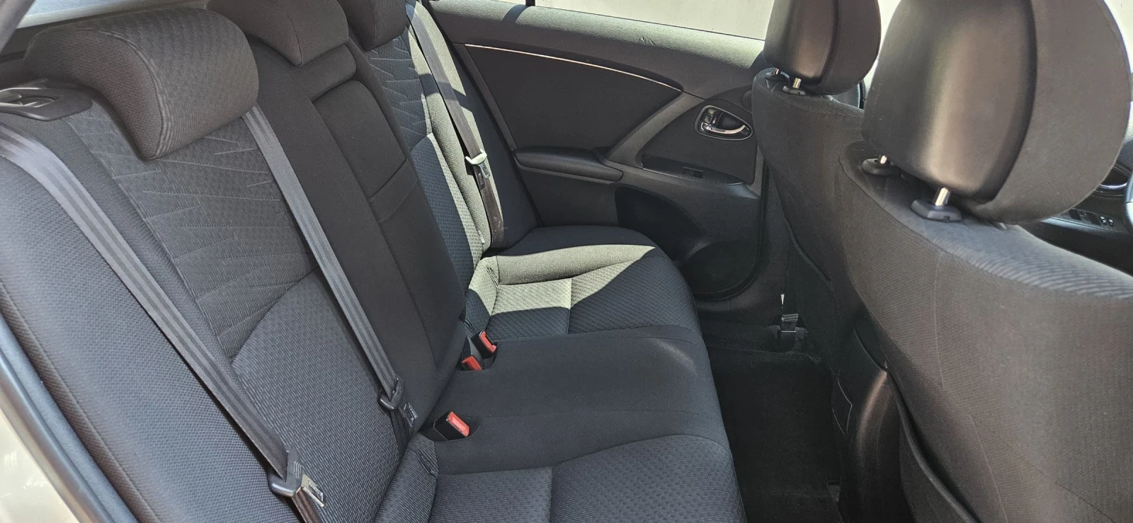 Toyota Avensis KEYLESS , CARPLAY, ANDROID AUTO реални километ, снимка 9 - Автомобили и джипове - 55122789
