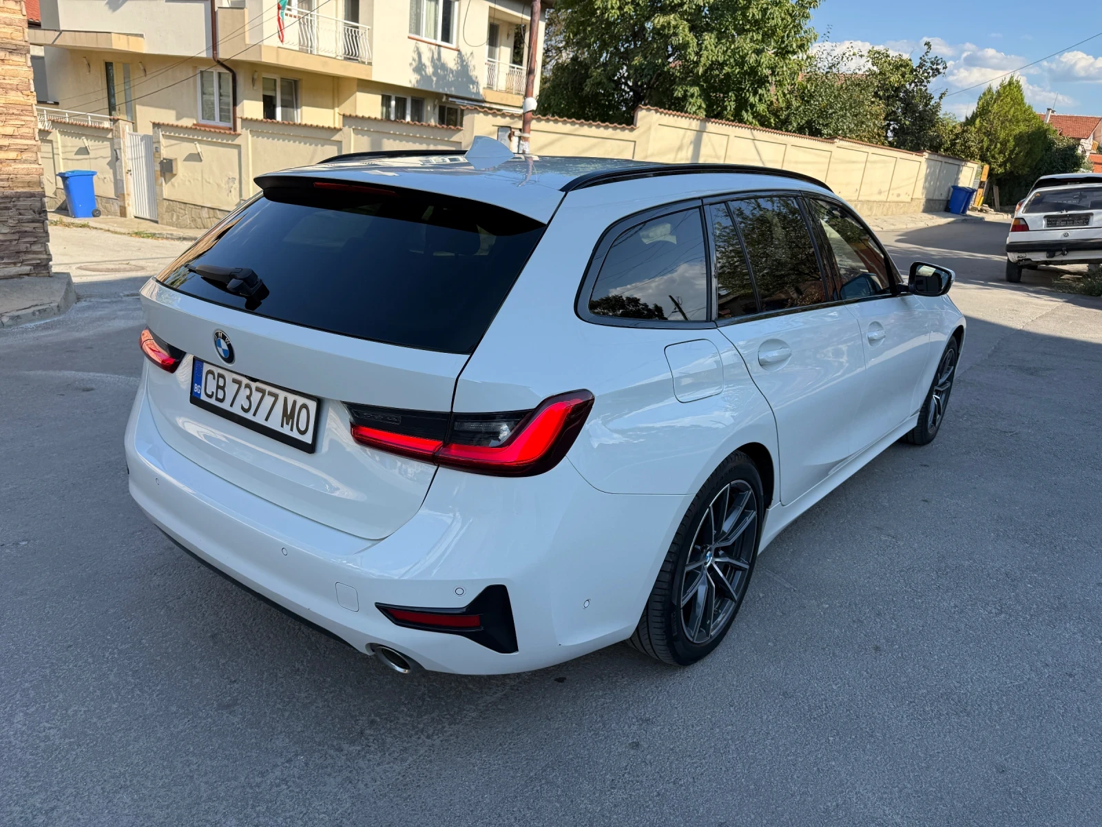 BMW 320 320d Mild hybrid Само на задно, снимка 2 - Автомобили и джипове - 56153671