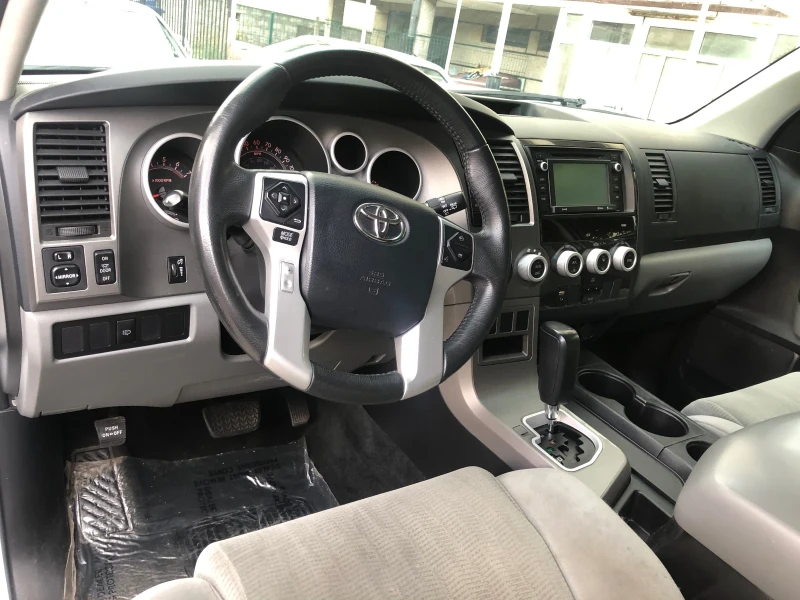 Toyota Sequoia SR5, снимка 12 - Автомобили и джипове - 47242462