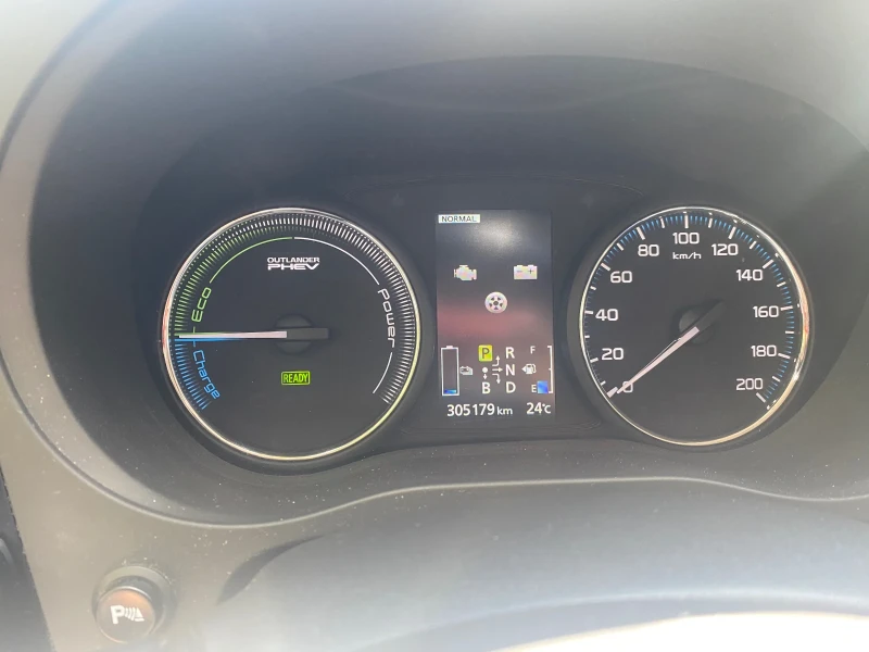 Mitsubishi Outlander, снимка 10 - Автомобили и джипове - 52878145